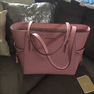 Michael Kors Voyager Tote